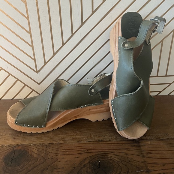 Troentorp Olive Leather Clog Sandals - Picture 3 of 6